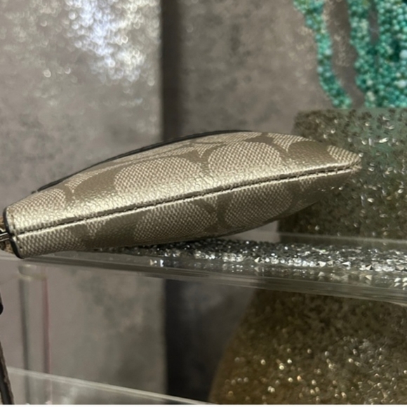 Coach Metallic Wristlet NWOT - Picture 4 of 9